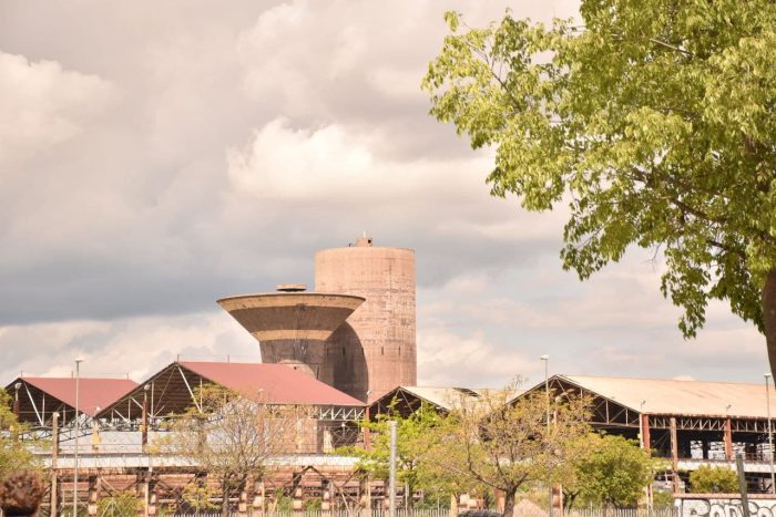 Some remains of old, disused industrial structures dominate the urban landscape of Villaverde, shaping the identity of the city's southern border. "Hacia la recuperación del área industrial de Villaverde", Plataforma Nave Boetticher, https://plataformanaveboetticher.wordpress.com/recuperacion-area-industrial/ (accessed June 3, 2025).