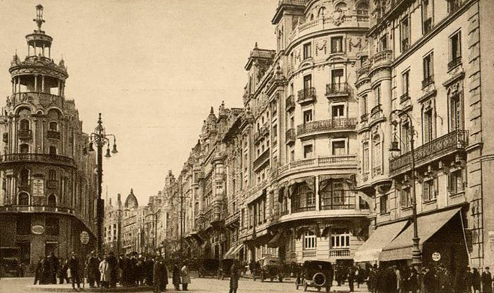 Postcard from the crossing between C/ Alcalá and Gran Vía, author unknown, c. 1925.