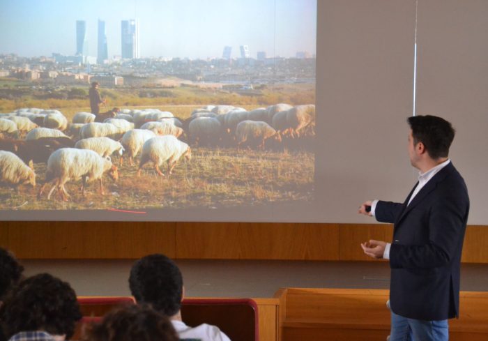 Presentation of the workshop main goals in the Conference Room of the Madrid School of Architecture ETSAM.