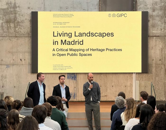 Final presentation of the video essays produced by the work teams in the auditorium of the La Casa de la Arquitectura museum.