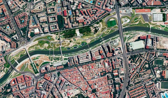 Aerial view of Madrid Río in the area of Parque de Arganzuela.